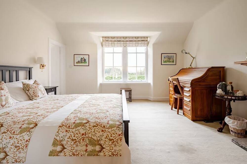 Historic Mansion 3 Rooms by Loch Leven. Peaceful, Elegant & 40 mins to Edinburgh in Perthshire