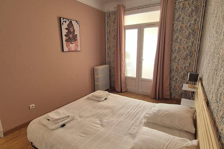 Appartement entier, Appartement en plein centre-ville à 10 min de la plage idéal pour les familles in Calais, Région de Calais