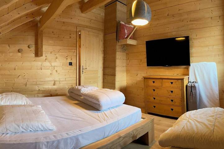 Gîte pour 12 personnes dans Office De Tourisme De Saint Sorlin D Arves - 3