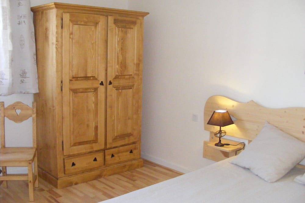 Apartamento entero, 2 apartamentos independientes en el mismo piso, con vista, jardín, estacionamiento. in Saint-Nectaire (queso), Parque Natural Regional Volcans d'Auvergne