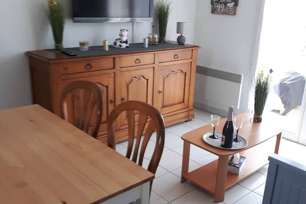 Entire apartment, Cosy apartment for 4 people - swimming pool - superb view in Saint-Geniez-d'Olt-et-d'Aubrac, Massif Central