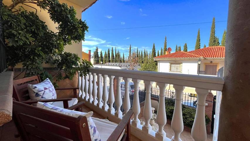 Location de vacances pour 10 personnes, avec piscine ainsi que vue et balcon à La Zubia - 4