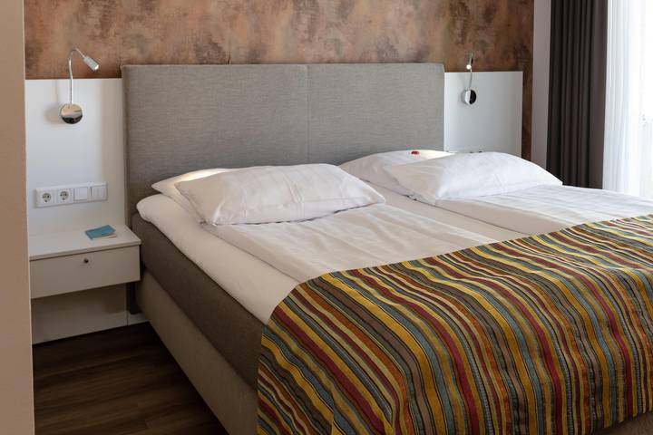 Appartement de vacances entier, Double room, shower, toilet in Detmold, Arrondissement de Lippe