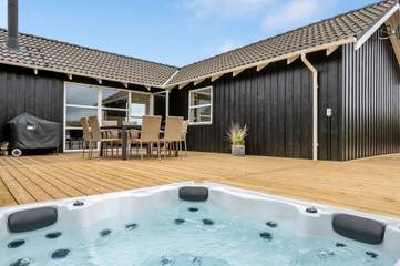 Ferienhaus für 6 Personen, mit Terrasse und Sauna sowie Whirlpool in Hvide Sande