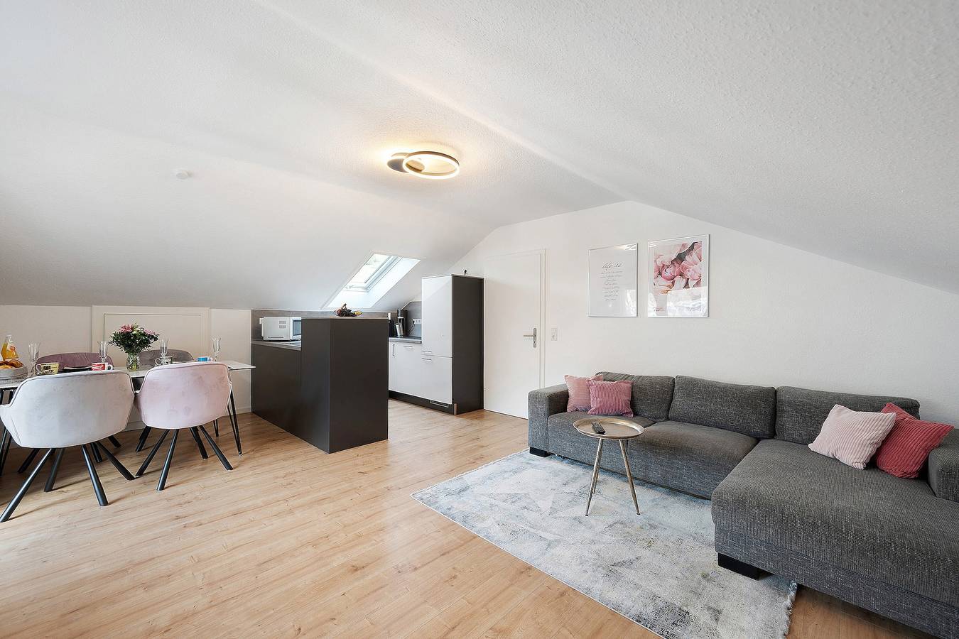 Apartamento entero, Apartamento 'Kraft' con vistas a la montaña, balcón y Wi-Fi in Bad Wildbad, Northern Black Forest