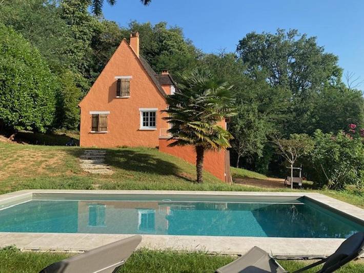 Location de vacances pour 6 personnes, avec jardin ainsi que piscine et vue à Journiac