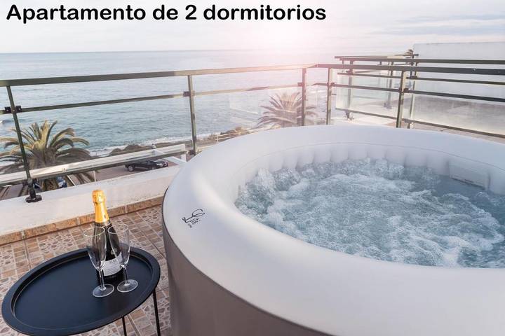 Apartamento de vacaciones para 6 personas, con jardín además de piscina y vistas - 1