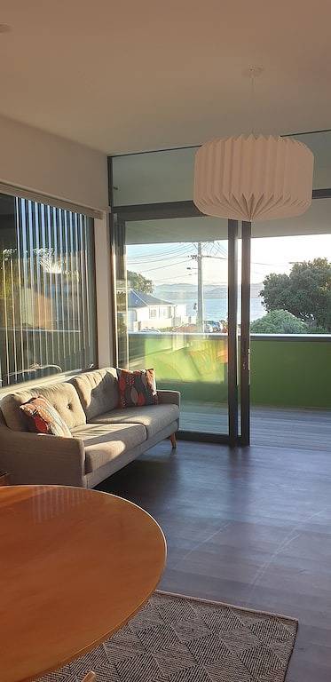 Holiday apartment for 2 people, with garden and balcony as well as hot tub in Lower Hutt City