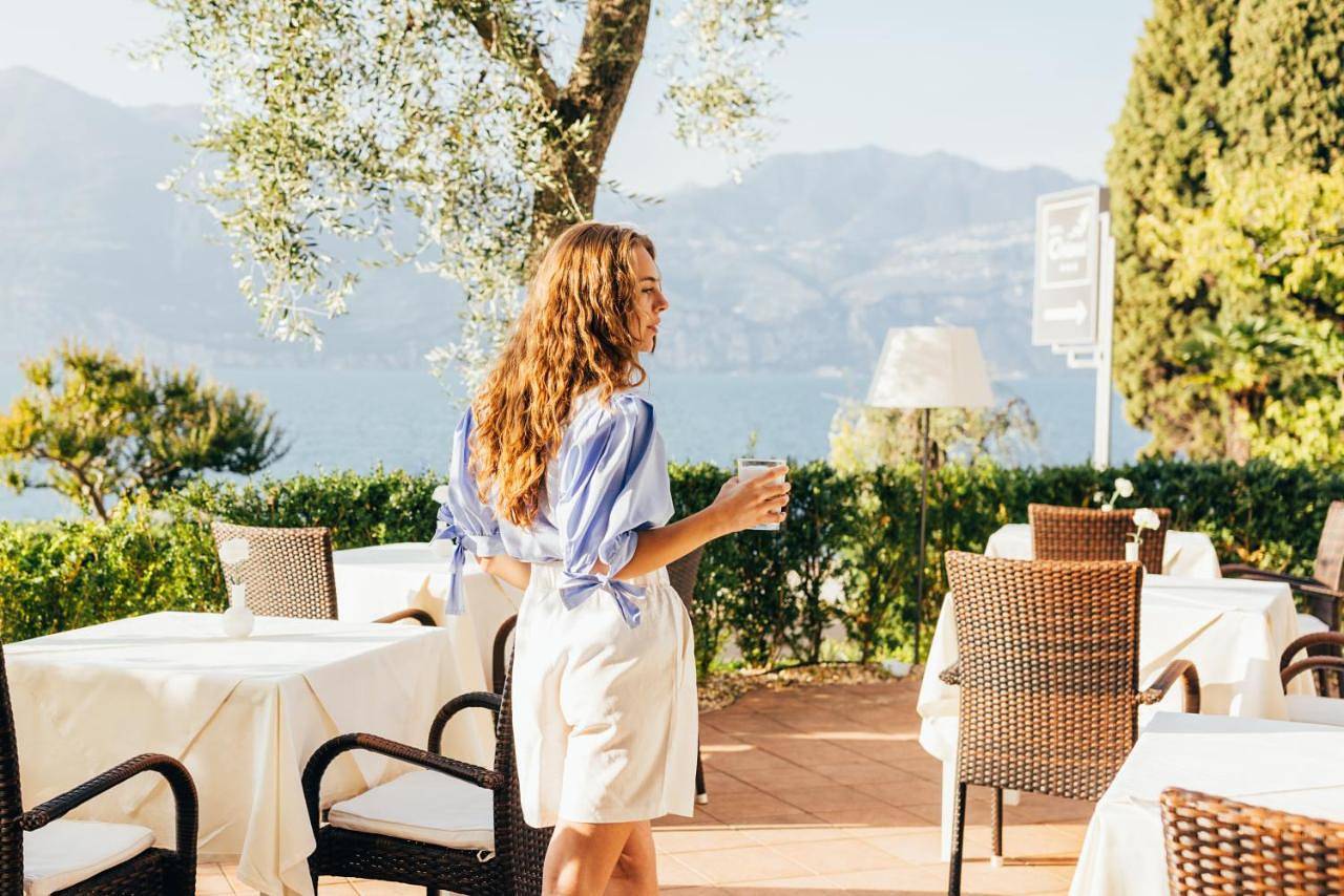 Hotel Orione - Lake Front Hotel in Castelletto di Brenzone, Brenzone
