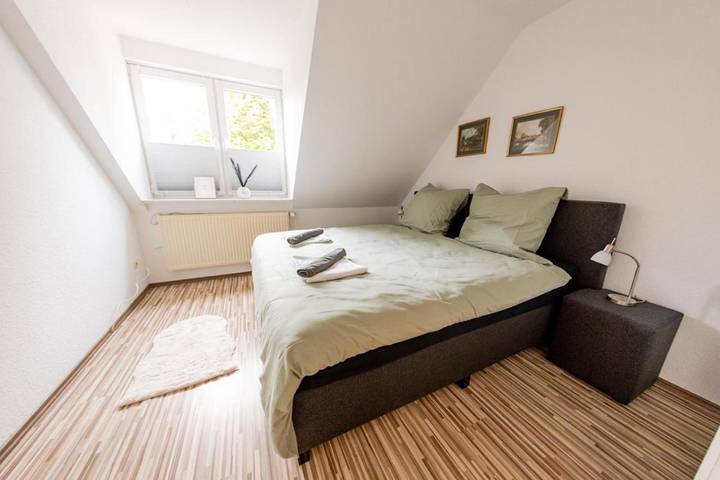 Ferienwohnung für 9 Personen, mit Terrasse und Garten sowie Ausblick in Hinte - 2