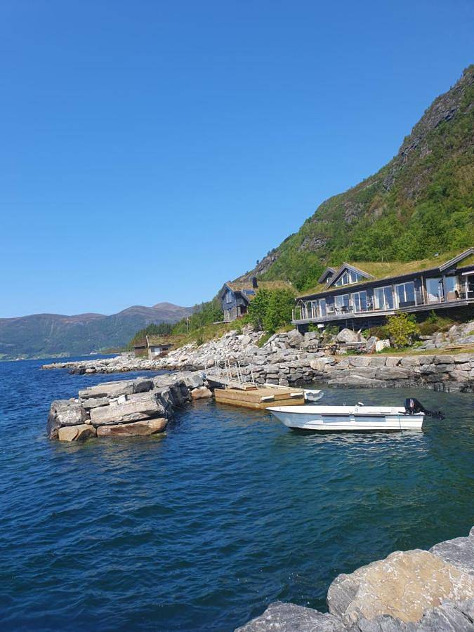 Ferienhaus für 10 Personen, mit Balkon und Whirlpool sowie Terrasse und Garten in Vanylven - 2