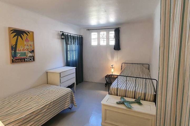 In a quiet, green setting, pretty Provencal country house in Annot, Castellane und Umgebung