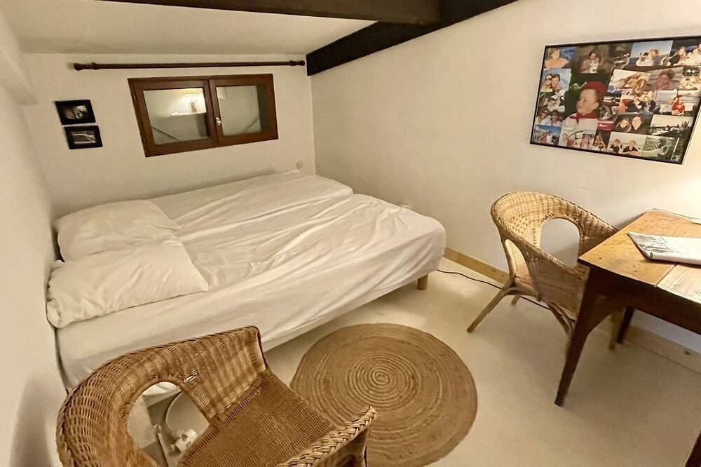 House with spacious pool area, garden, in central beach location, Wifi in Le Canon, Lège-Cap-Ferret