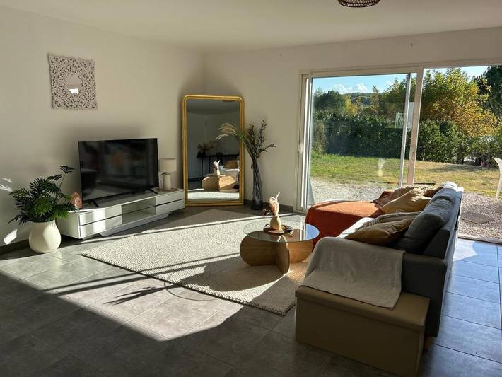 Gîte pour 6 personnes, avec jardin ainsi que vue et terrasse à Laroque (Hérault)