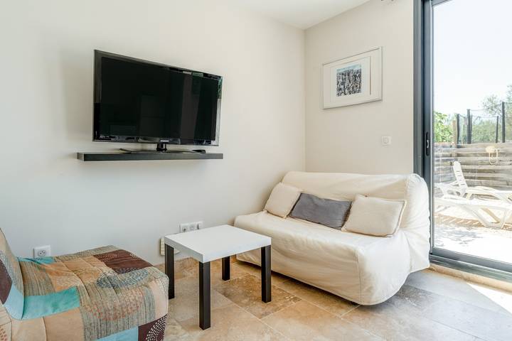 Ferienwohnung für 3 Personen, mit Whirlpool und Garten in Arles - 2