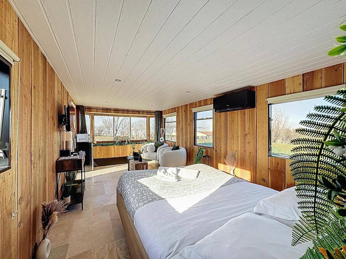 Appartement entier, Unique Cabane 4 spa Centre Équestre & Snack in Vic-le-Comte, Parc Naturel Régional Livradois-Forez