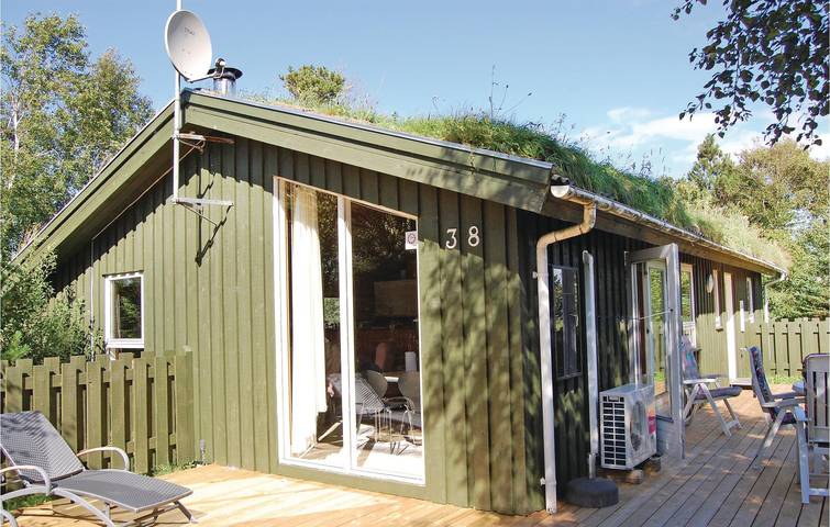 Ferieudlejning for 8 personer, med Jacuzzi og Terrasse såvel som Have og Sauna i Rødhus