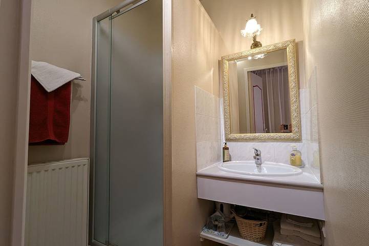 Chambre d’hôte pour 2 personnes, avec Piscine à Tavers