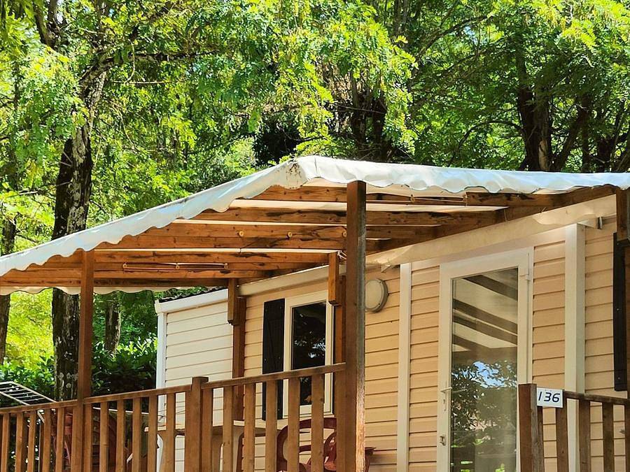 Camping Sunêlia Mazet Plage Ardèche - Mobilheim 4 personen - Mobilhom Club 2 Zimmer in Berrias-et-Casteljau, Cevennen