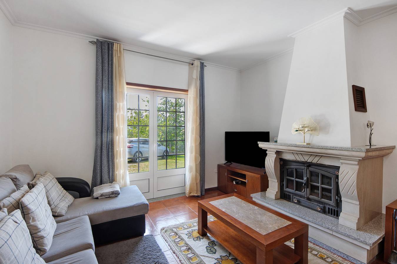 Vakantiehuis 'Martins House T4' met Uitzicht op de Bergen, Wi-Fi en Airconditioning in Aveiro District