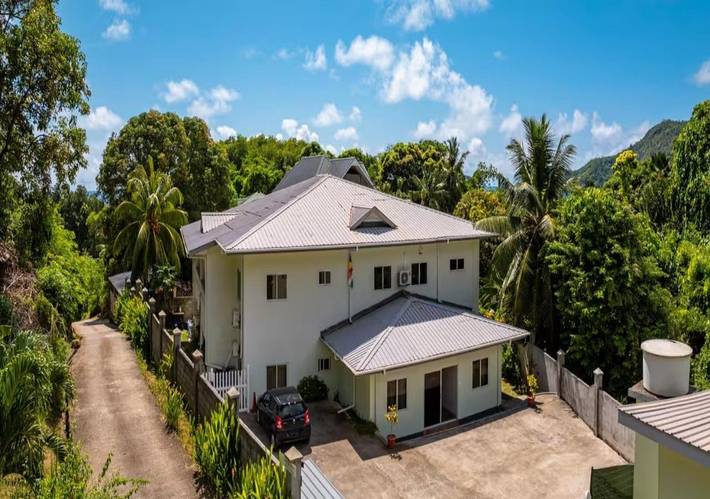 Gîte pour 3 personnes, avec jardin et vue dans Takamaka - 4
