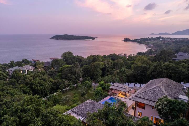 Villa pour 12 personnes, avec jardin ainsi que piscine et jacuzzi