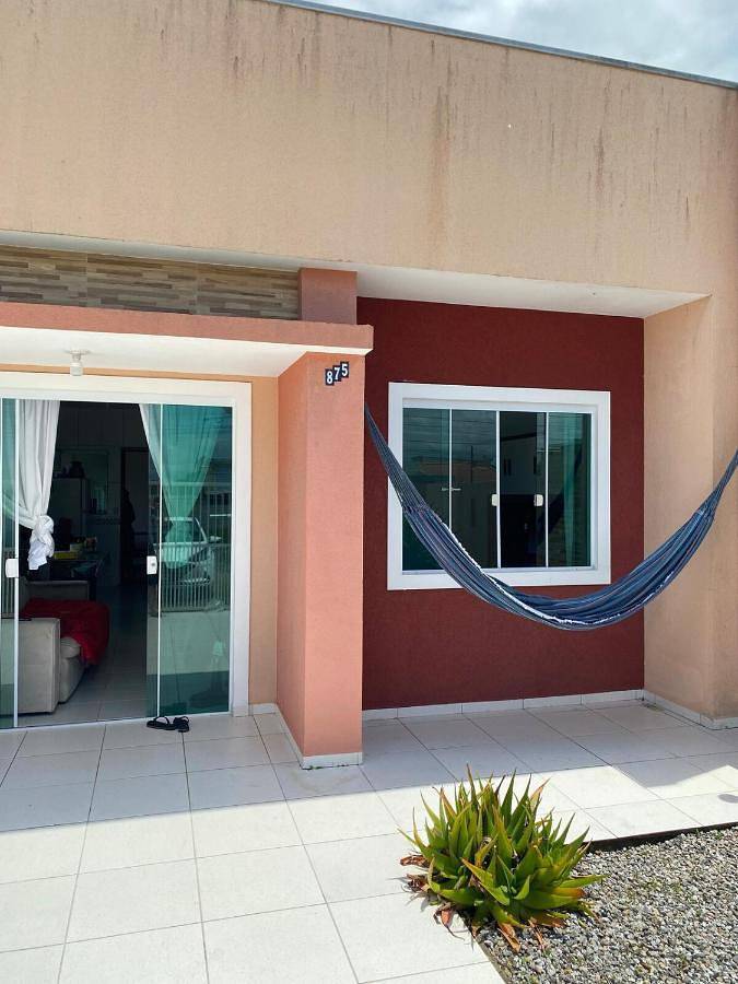 Casas e apartamentos de temporada para 6 pessoas, com balcão e jardim em Pontal do Paraná