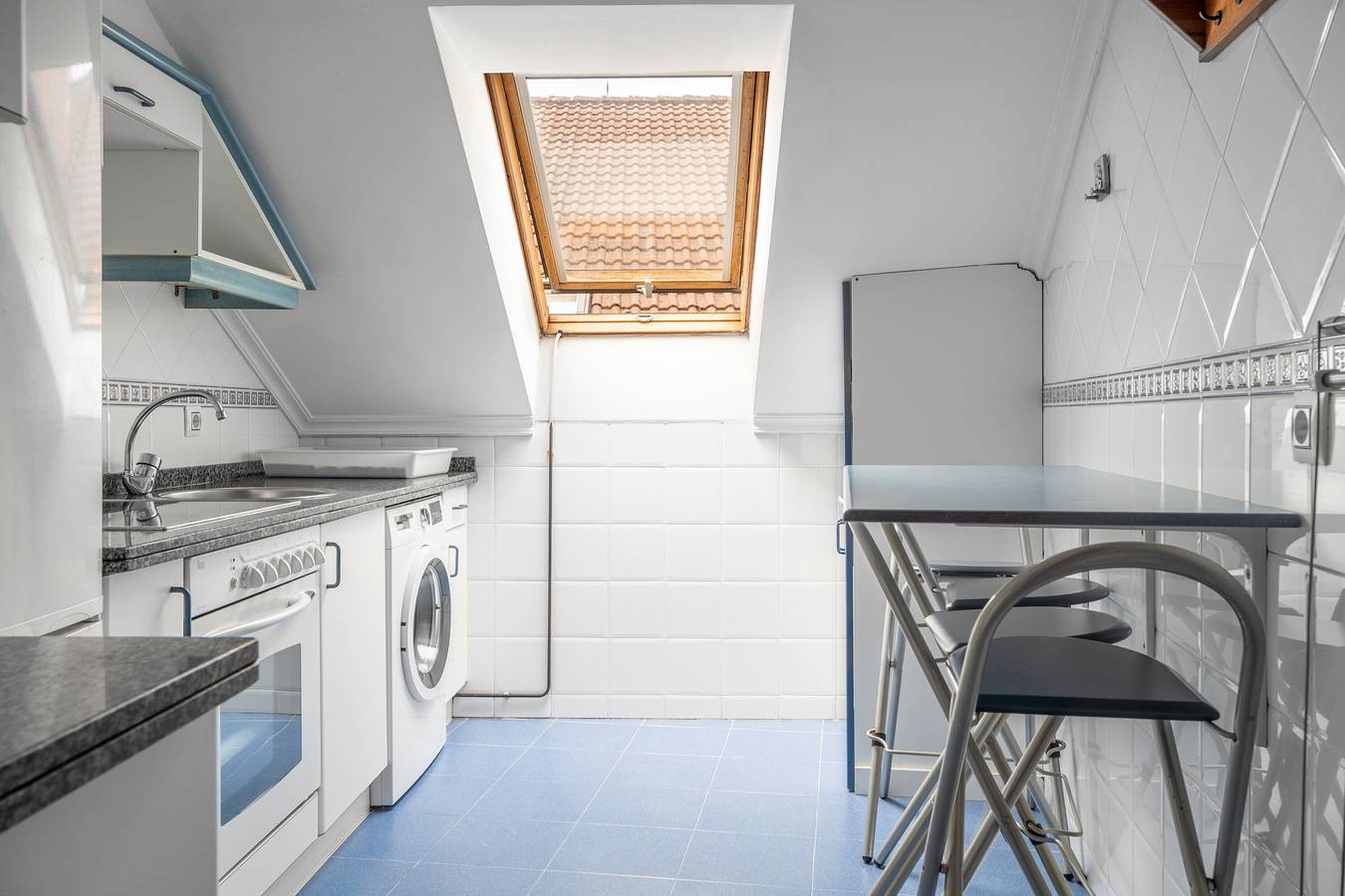 Entire apartment, Apartment 'Alameda' with Wi-Fi in El Puente, Cangas de Onís