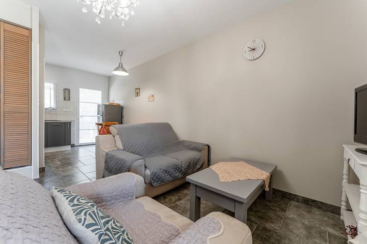 Holiday Home "Gîte Garrigue - Villa Cassandra" with Shared Pool, Wi-Fi & Air Conditioning in Tavel, Nimes region
