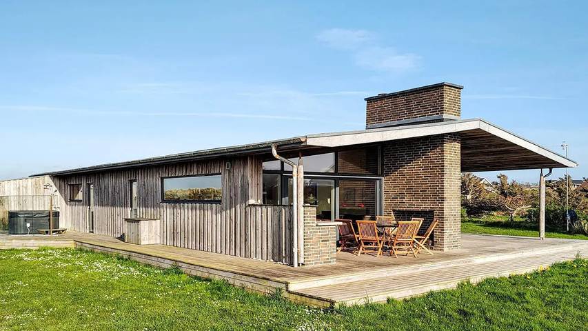 Ferienhaus für 9 Personen, mit Whirlpool und Terrasse sowie Sauna in Agger