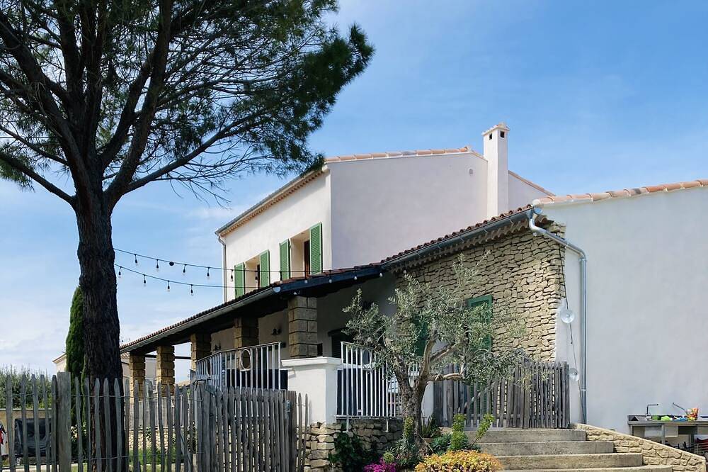 Villa Taeo, piscine, jardin arboré et vue sur les vignes - 10km d'Avignon in Pujaut, Région de Nîmes