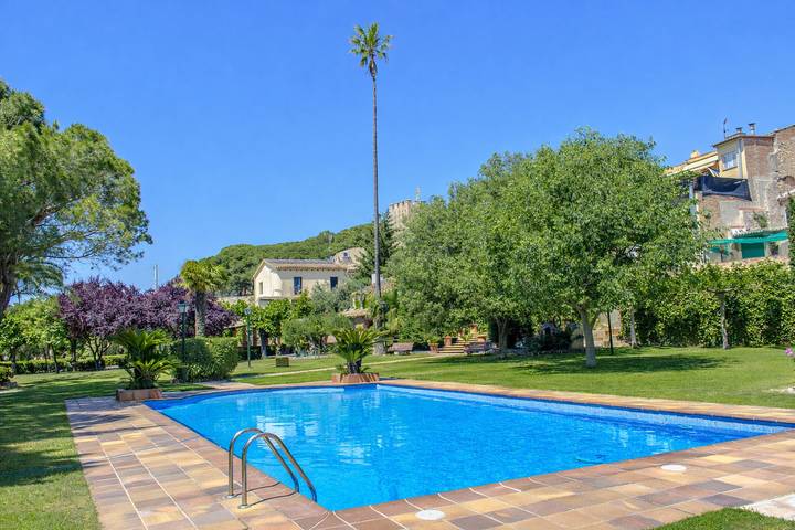 Finca für 16 Personen, mit Terrasse und Garten in Spanien