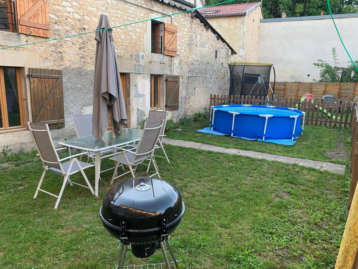Two-Bedroom House in Saint-Mihiel, Région de Commercy