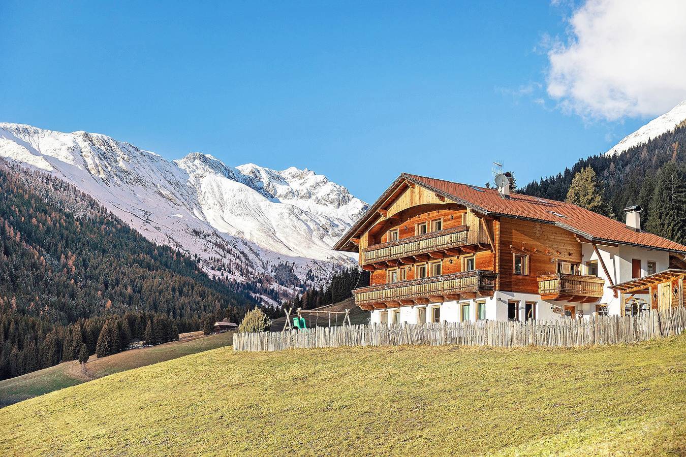 Ganze Wohnung, Apartment "Burgerhof Dolomiten" mit Bergblick, großer Privatterrasse und Wlan in Villgratner Berge, Gsies