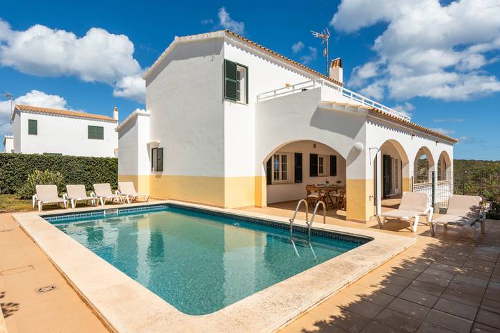 Villa for 6 people, with Terrace in Cala Llonga (Menorca)