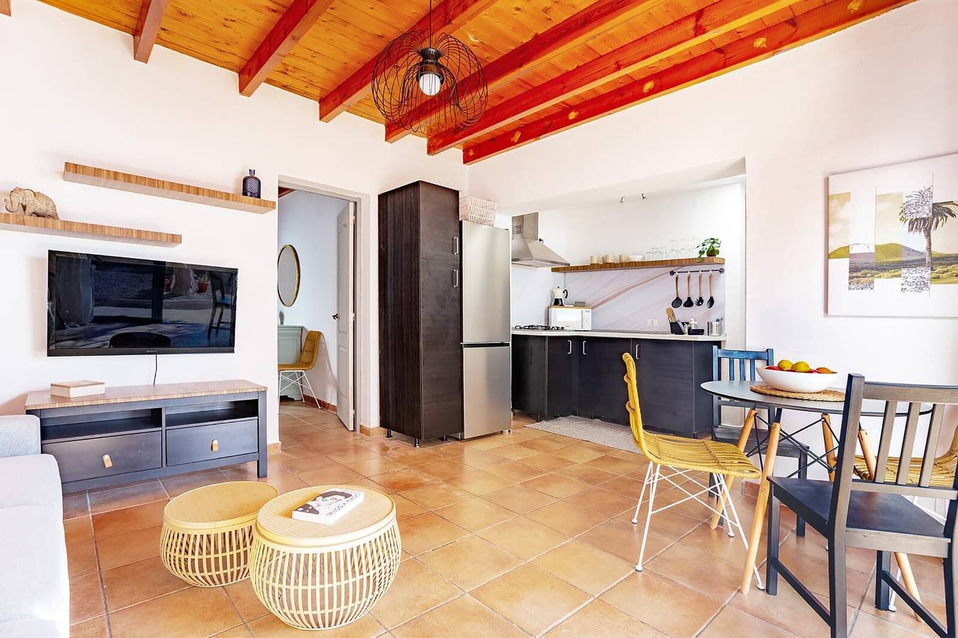 Apartamento inteiro, Apartamento de férias 'Casa Tagaide' com terraço partilhado, jardim partilhado e acesso Wi-Fi in Blanca Beach, Yaiza