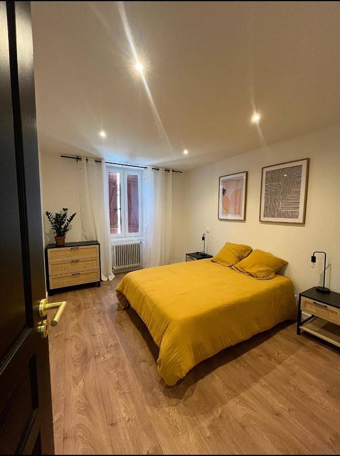 Appartement entier, Two-Bedroom Apartment in Bretenoux, Lot