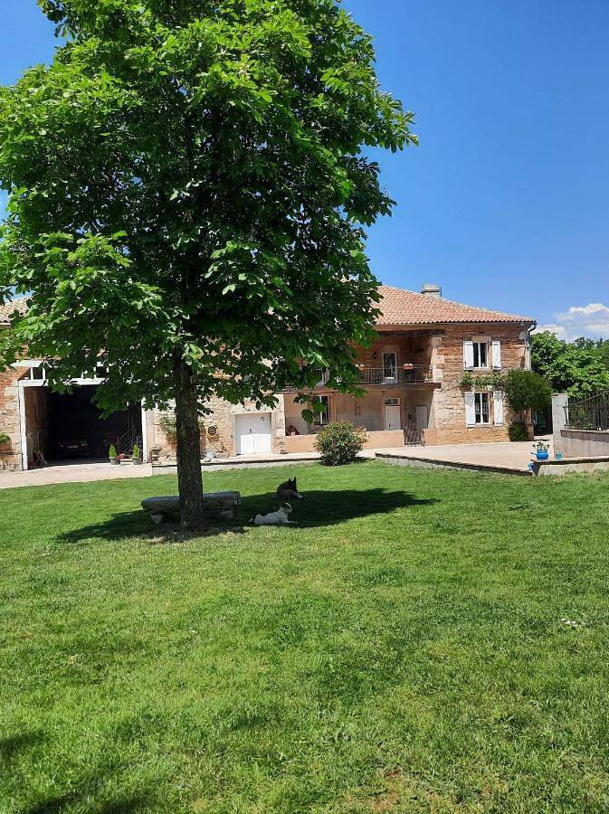 Location de vacances pour 4 personnes, avec Balcon et Terrasse ainsi que Jardin et Piscine à Nègrepelisse