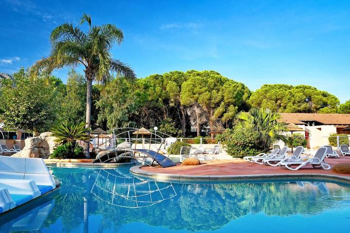 Camping para 4 personas, con terraza y piscina en Córcega