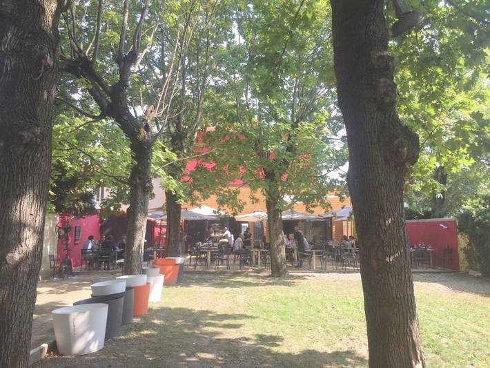 Hôtel pour 3 personnes, avec jardin et terrasse à Saint-Genis-Laval - 4