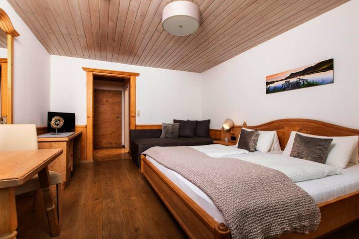 BnB für 2 Personen, mit Balkon und Terrasse sowie Garten und Ausblick in Fieberbrunn