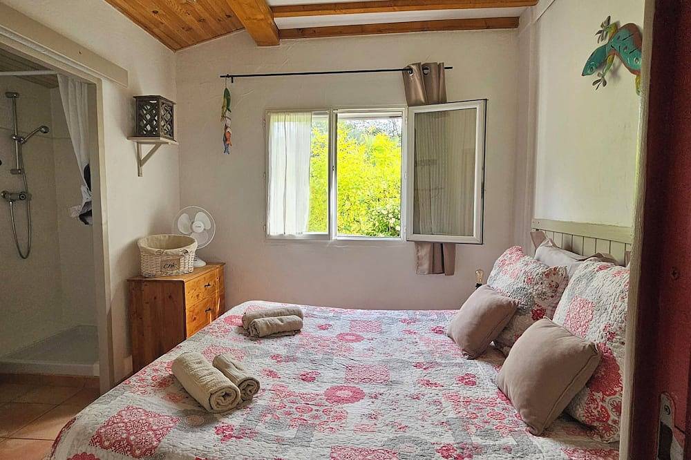Gite la souquette between sea and mountains with swimming pool in Draguignan, Draguignan region