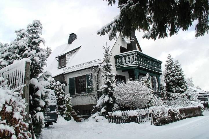 Ferienhaus für 8 Personen, mit Balkon und Garten in Medebach