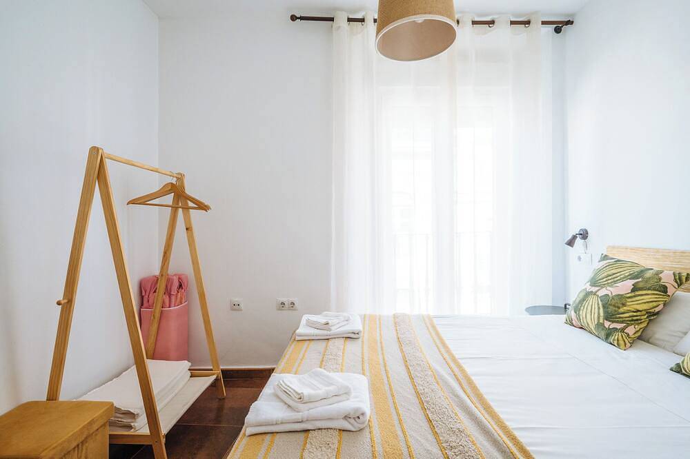 Entire apartment, Lovely Duplex at Santa Cruz 10 people Parking Optional in Casco Antiguo, Sevilla