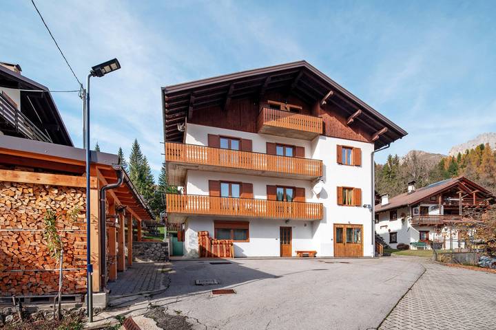 Entire apartment, Apartment 'Barbacin' with Mountain View and Shared Garden in Falcade, Dolomiti Superski