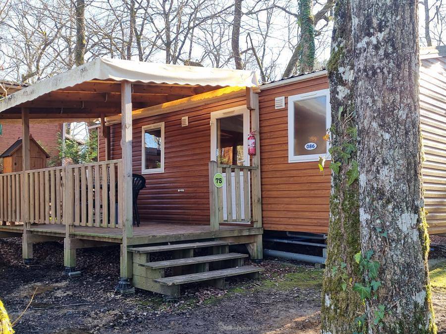 Camping La Garenne - Mobilheim 4 personen - 75 Résidence Sous-bois, Überdachte Terrasse 1/4 Pers. in Peyrignac, Périgord Noir