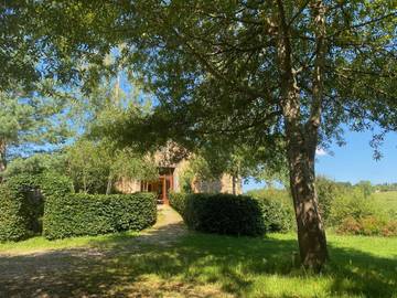 Gîte pour 6 personnes, avec piscine ainsi que jardin et terrasse à Solignac (homonymie)