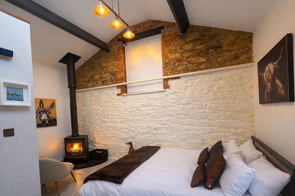 Copper Cove at Lough Sillan House | Romantic, Adults only with Hot Tub & Sauna in County Cavan