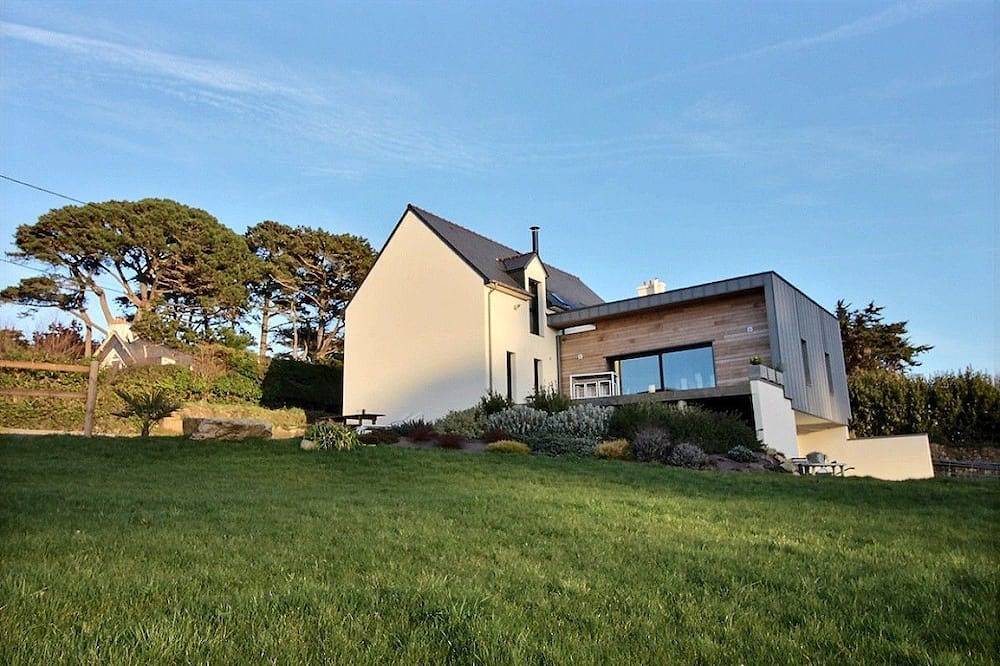 Grande Maison D'architecte à 400 m de la mer in Plougrescant, Pink Granite Coast