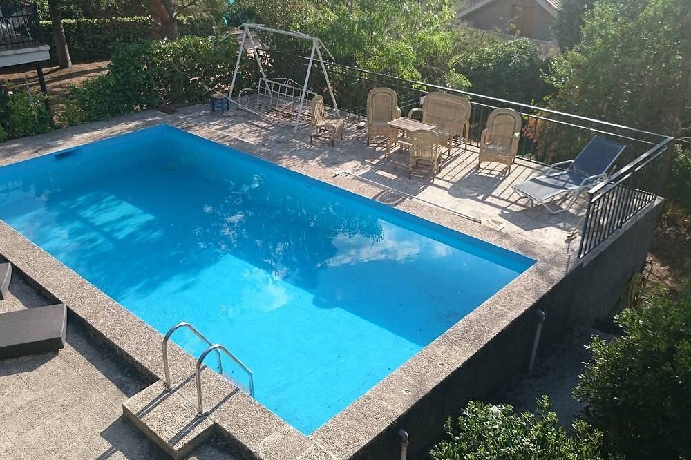 Entire apartment, Piedra Libre apartment 2 in Manzanares el Real, Madrid Province